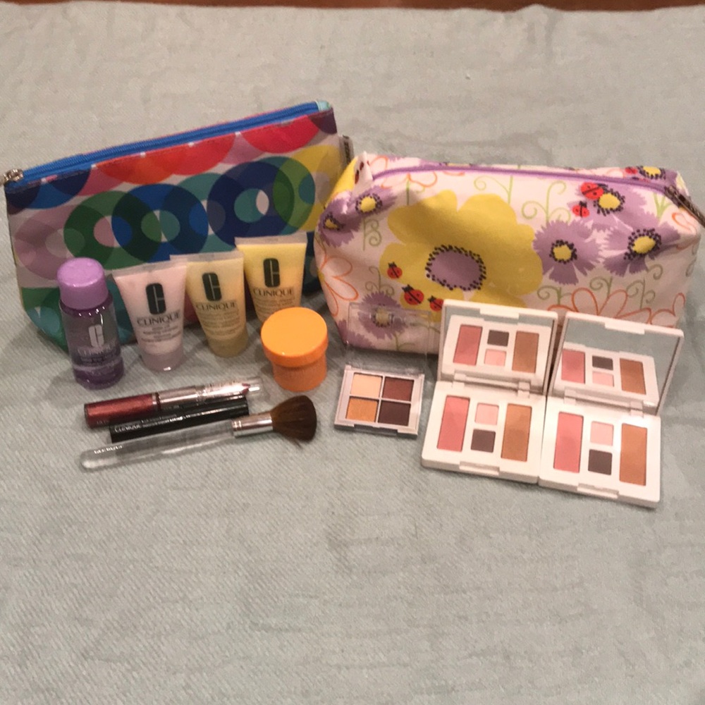 NEW Clinique 11piece never used make up and 2 bags